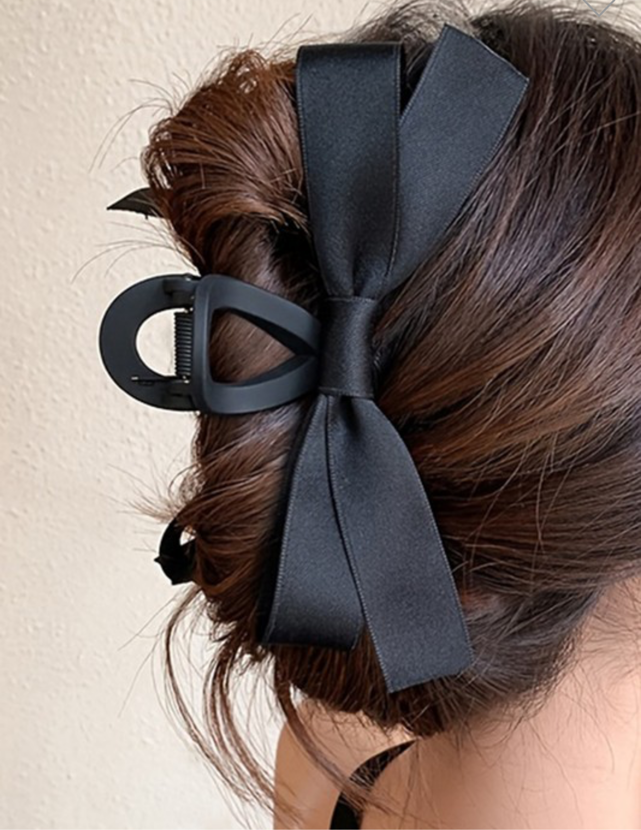 Black bow clip