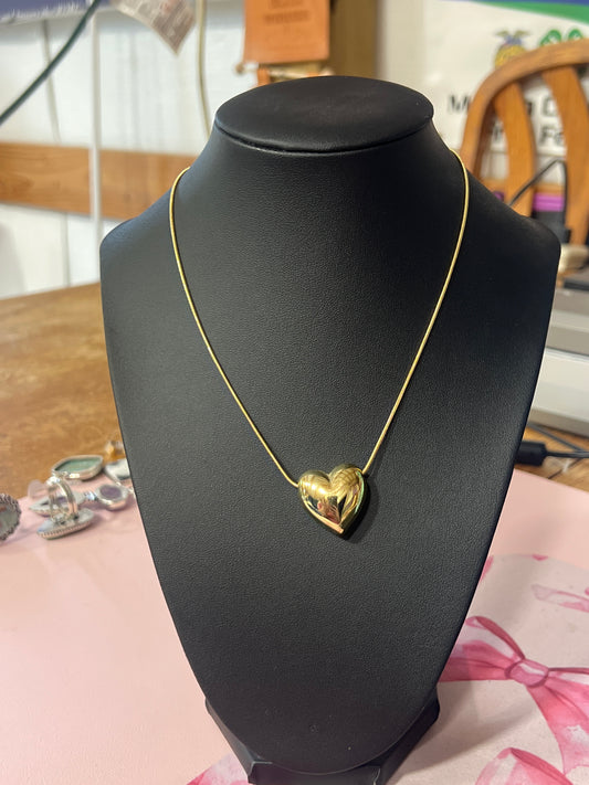 Gold chunky heart necklace