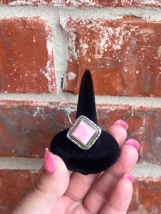 Size 7 1/2 pink conch ring