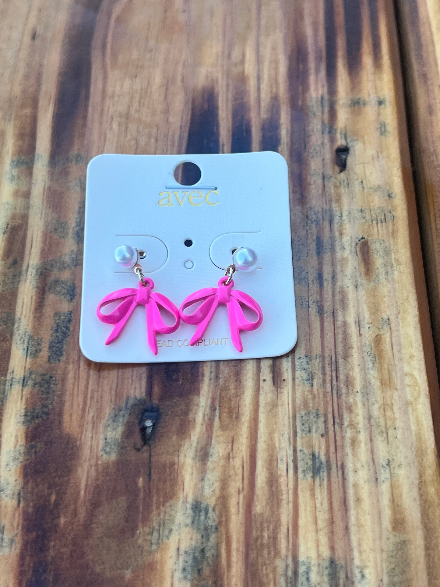 Pink pearl bow earring